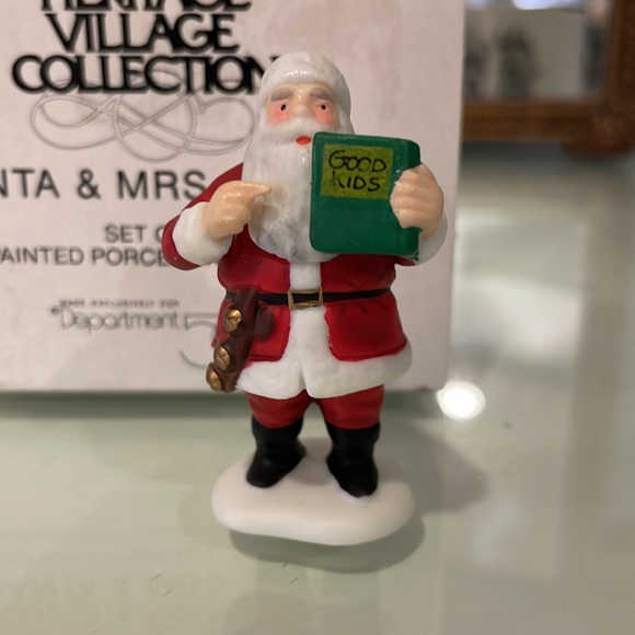 Dept 56 Heritage Village Santa & Mrs. Claus - Picture 2 of 12